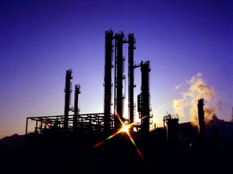 С первого января 2011 года Беларусь получает российскую нефть и нефтепродукты без пошлин