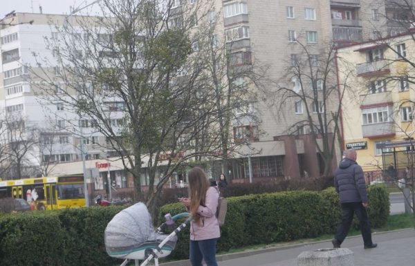 Как получить пособие по уходу за ребенком? Пояснили в Минтруда